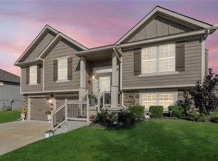 701 Englewood Dr, Kearney, MO 64060