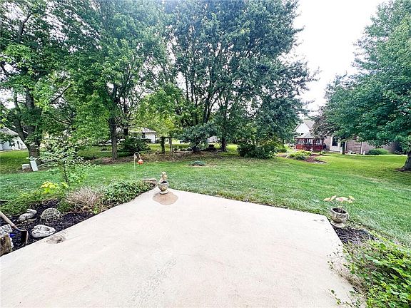 5th image of 704 Lewis Dr