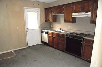 3rd image of 415 Huisache St