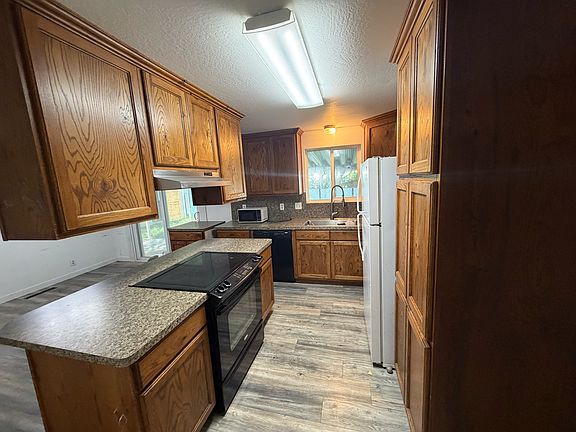 2nd image of 987 Wildwood Dr