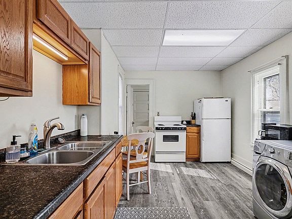 5th image of 222 N Eagle St