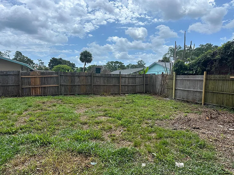 591 Cambridge Cir — Photo 12