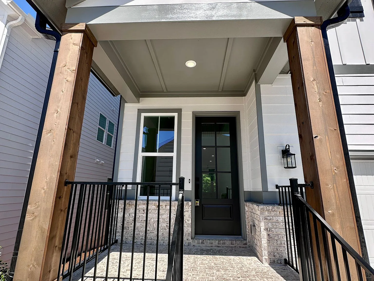 5 bed, 4100 sqft, $3,799 — Photo 2