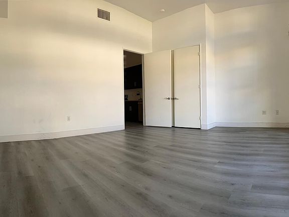 3rd image of 1401 Mission St Unit 102