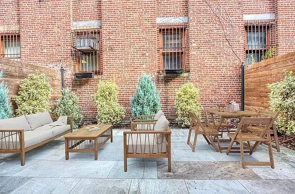 Rented by eRealty Advisors USA Inc | media 15