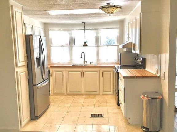 Updated kitchen - marble flr