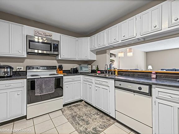 4th image of 1265 N Sterling Ave #115