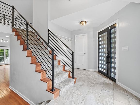 4th image of 9017 River Cres