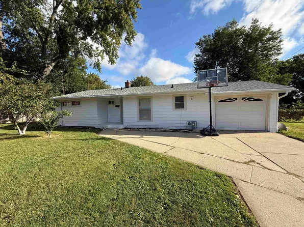 1011 Foster Ct, Rockford, IL 61102