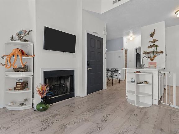 4th image of 865 Little Bay Ave APT 4