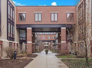 1244 W Cottage Pl, Chicago, IL 60607