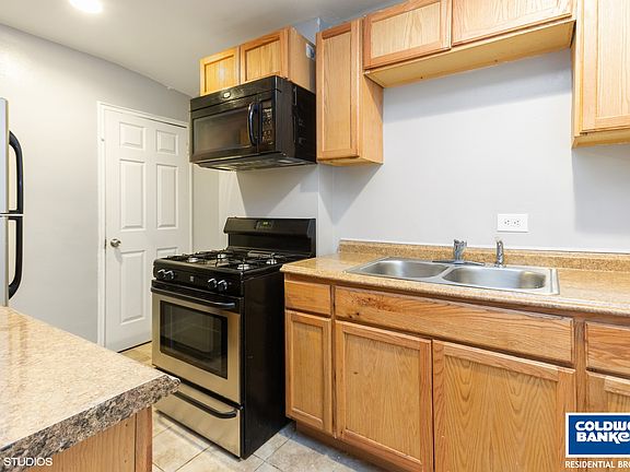 3rd image of 7851 S South Shore Dr