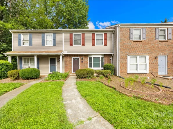 8426 Rust Wood Pl, Charlotte, NC 28227