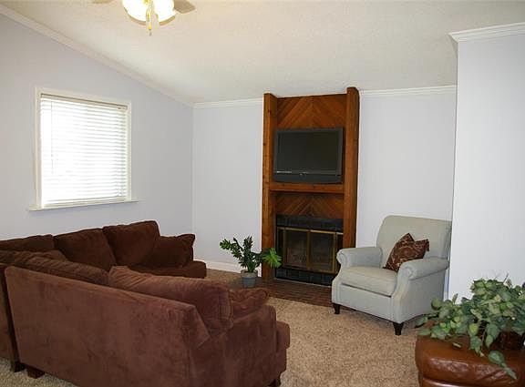 4th image of 9458 Stansberry Ave