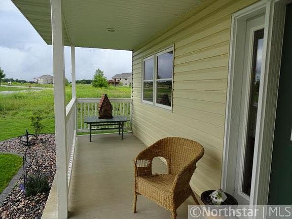 3rd image of 990 Acacia Drive S