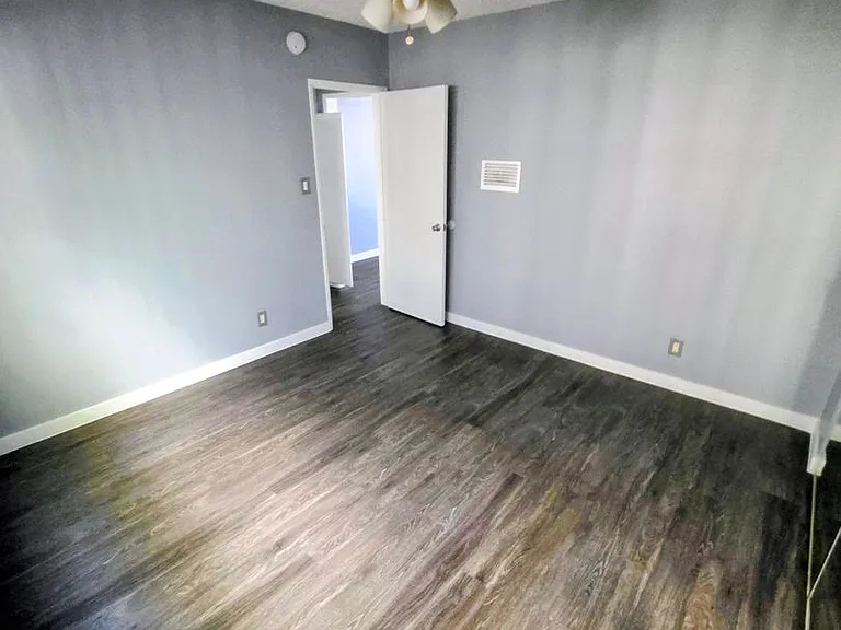 421 Venice Way — Photo 19