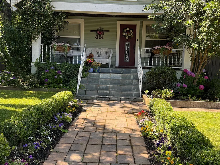 331 Pleasant St — Photo 2