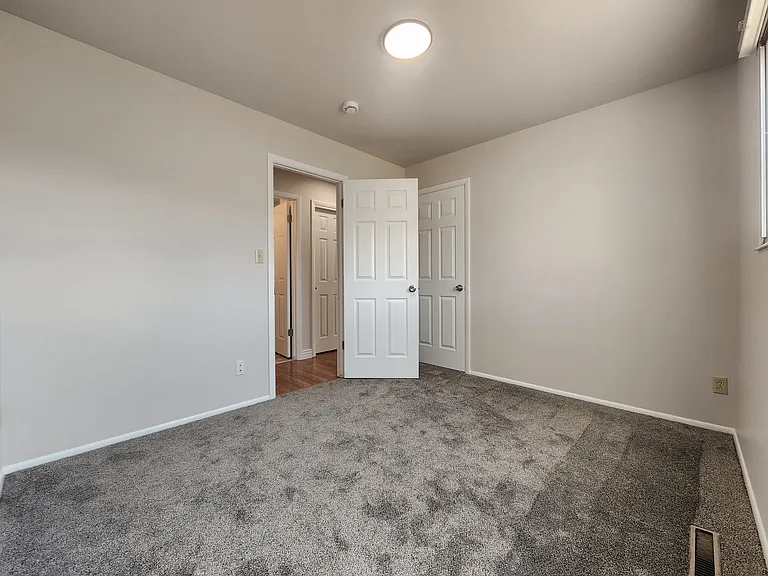 3560 S 2200 W — Photo 18