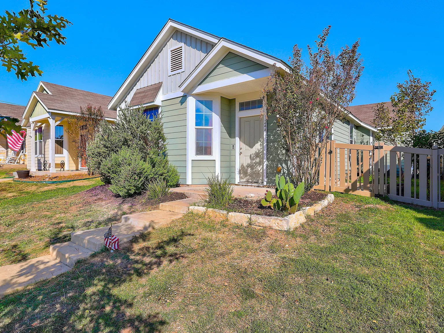 3 bed, 1160 sqft, $1,695 — Photo 3