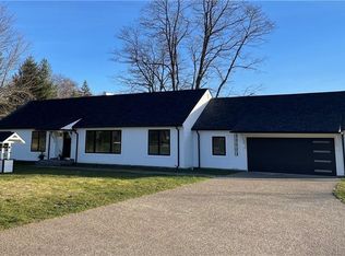 11681 Stafford Rd, Chagrin Falls, OH 44023