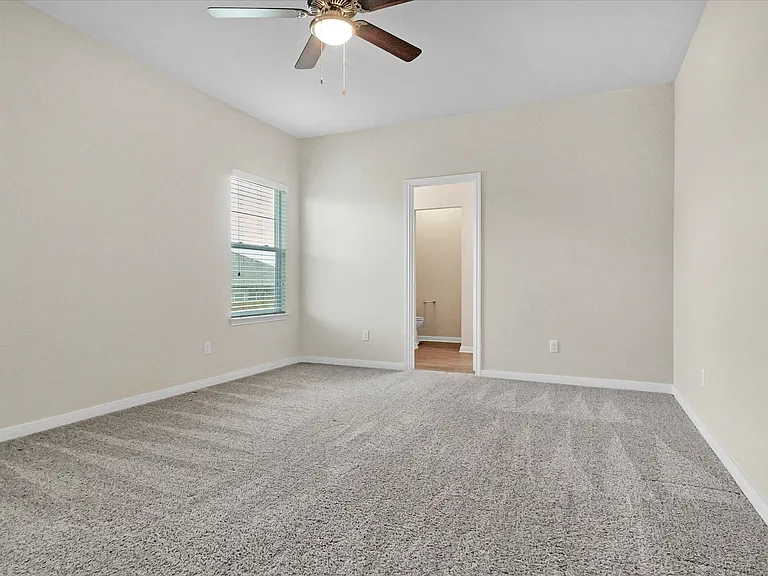 1013 Gaelic Dr — Photo 10