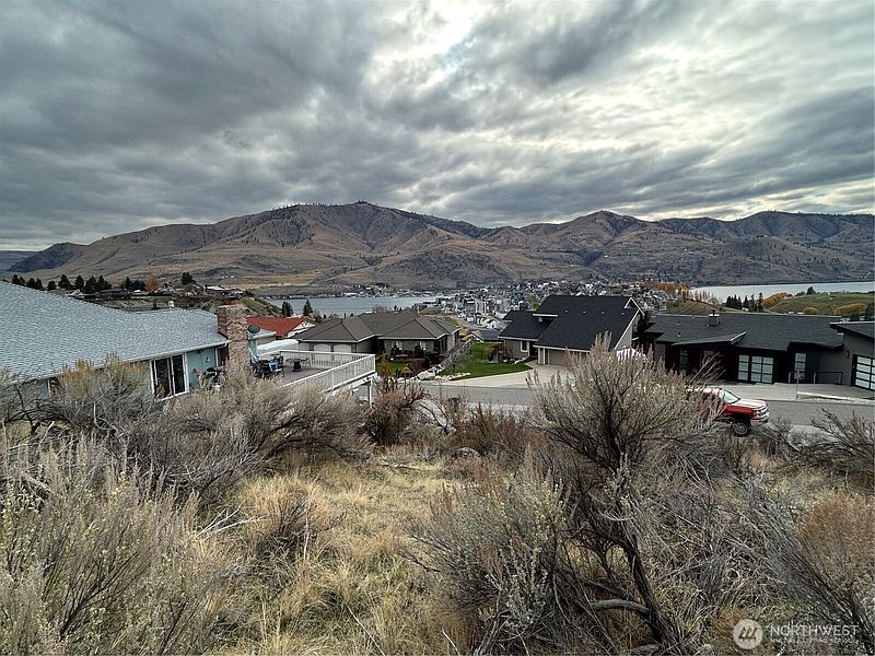 2nd image of 139 Bogey Boulevard