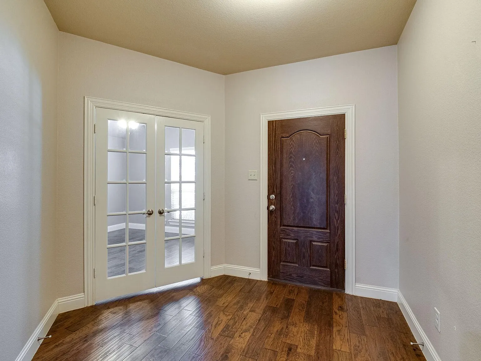 3 bed, 1889 sqft, $2,595 — Photo 3