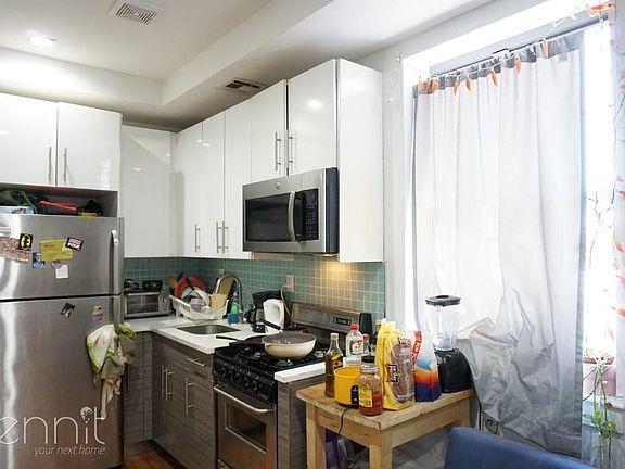 4th image of 259 Boerum St APT 3R