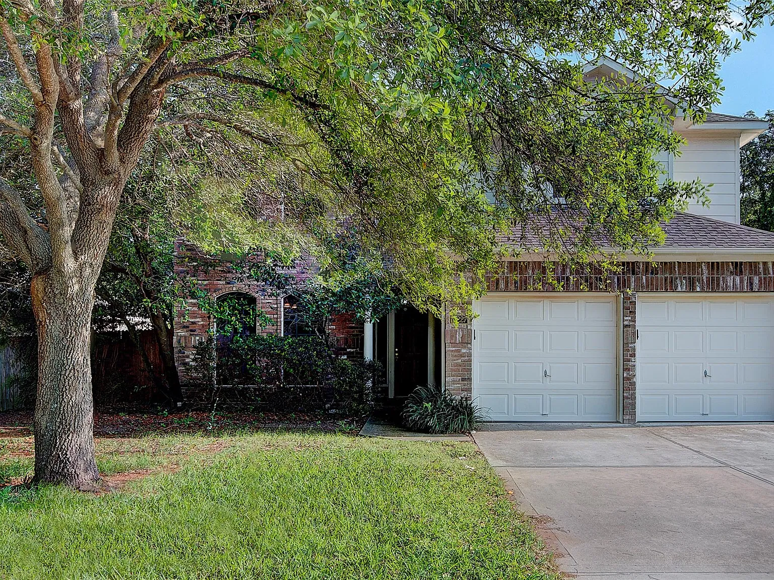 4 bed, 2.5 bath, 2201 sqft, $2,495 — Photo 2