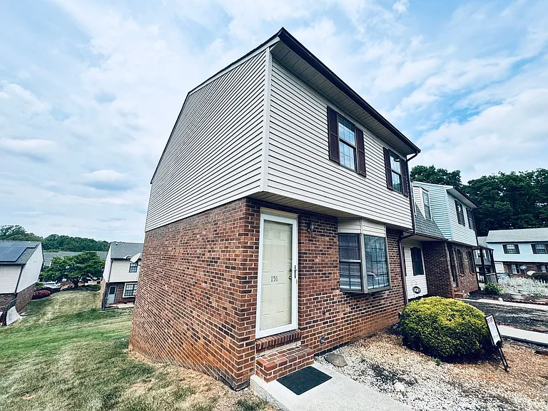 151 Kitty Hawk Sq — Photo 1