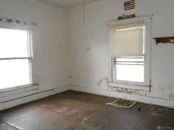 5th image of 127 Garfield St