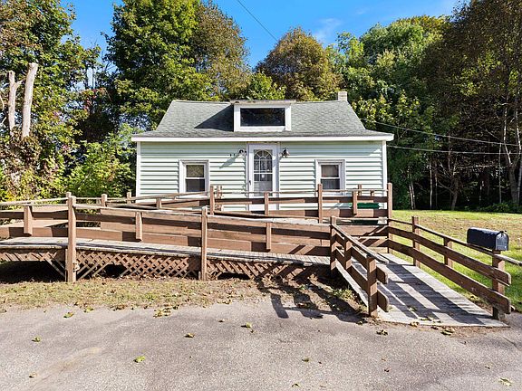 4th image of 374 Kearsarge Way
