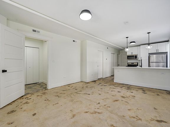 4th image of 2324 S Sacramento Ave