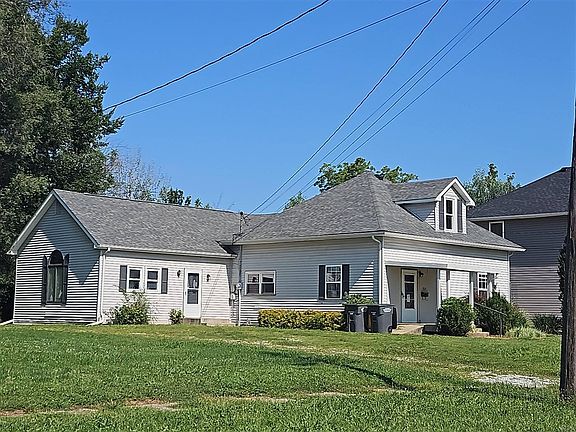 2nd image of 932 N Main St