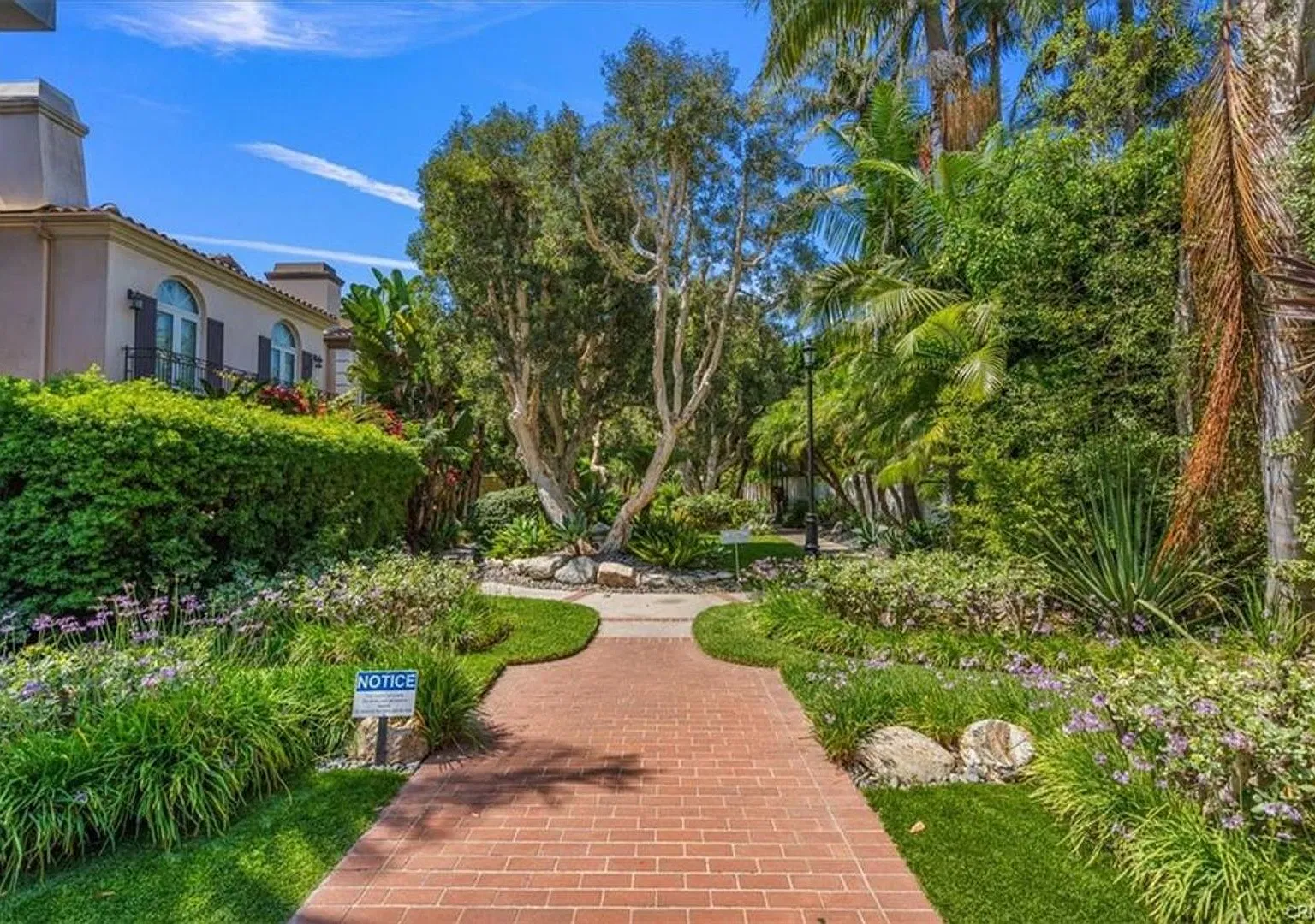 Rare Silver Strand Beach Home for Lease Steps from the Lighthouse Bridge — Photo 4