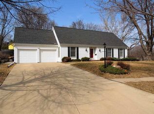 3867 Lost Valley Rd SE, Cedar Rapids, IA 52403