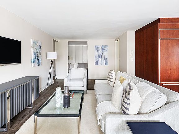 5th image of 401 E 89th St APT 6A