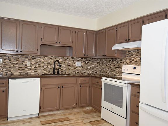 3rd image of 8821 Gunpowder Dr