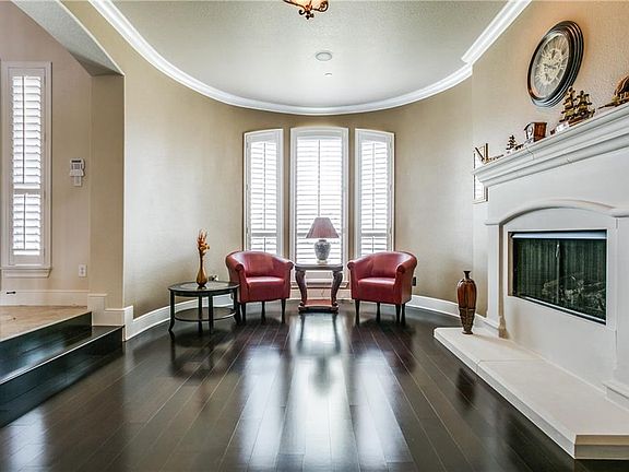 4th image of 7403 Meadow Glen Dr
