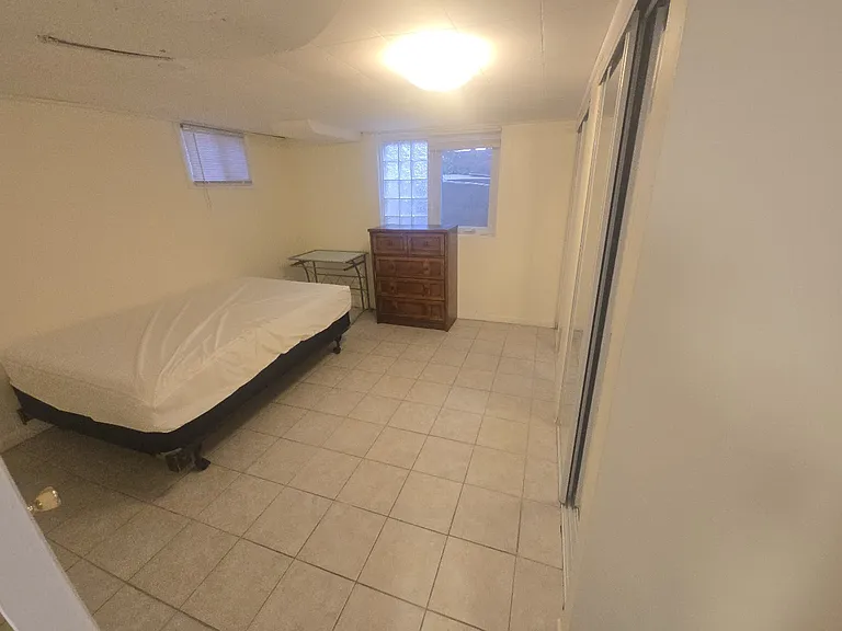 707 S Division St — Photo 16