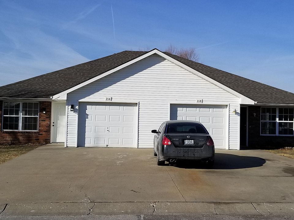 1st image of 216 NW Parker Dr