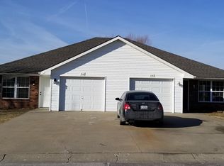 216 NW Parker Dr, Grain Valley, MO 64029