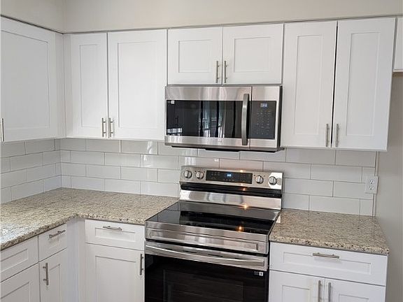 3rd image of 2420 Sherwood Hls
