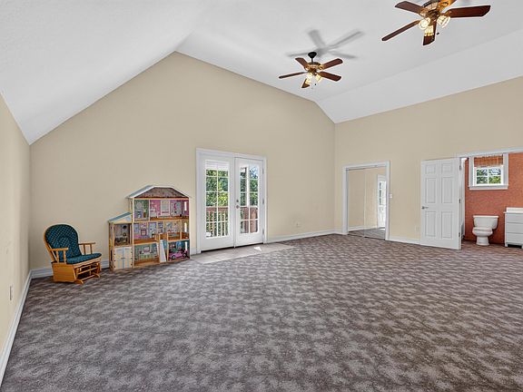 2nd image of 138 Ashwood Dr