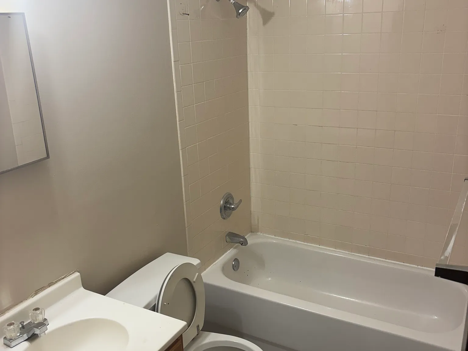 2 bed, 750 sqft, $975 — Photo 1