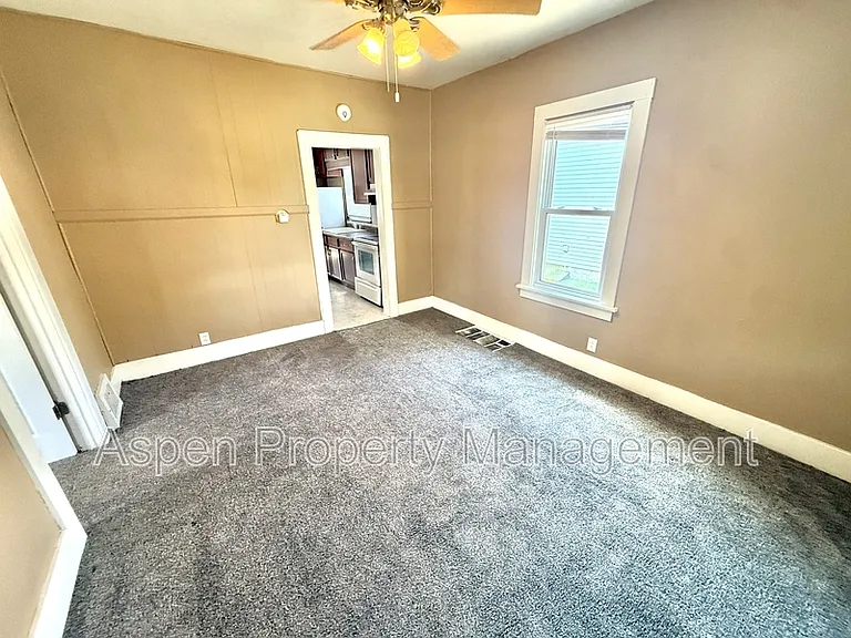 2110 S Central Ave — Photo 7