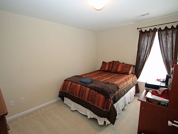 5th image of 18 Rock Side Ct