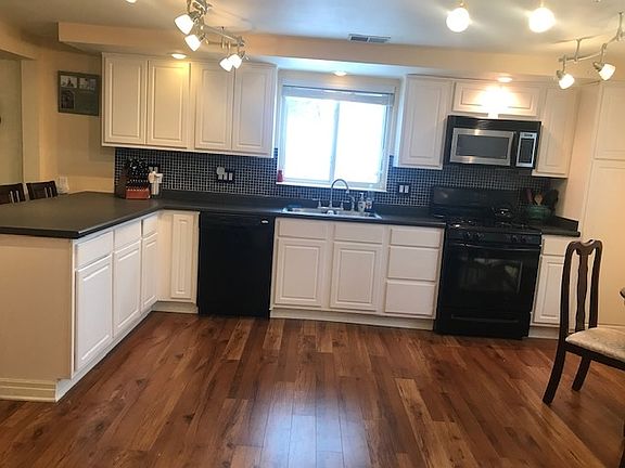 4th image of 837 N Shore Dr