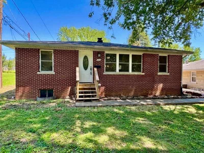 1216 Hathaway Ave photo 1