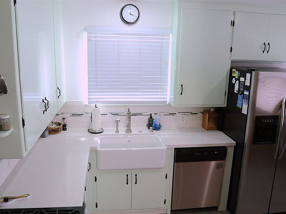 5th image of 2931 Greenfield Ave